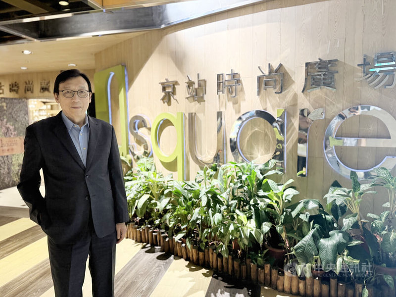 京站總經理王大政是百貨業老將,他說,各家百貨都有能源轉型的危機意識,且一定是從冷氣空調等高耗能的地方開始改善,只要用心去做,就一定會有成效。中央社記者李宗憲攝 114年8月29日