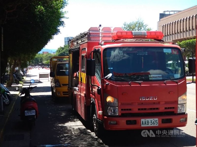 台北市警消29日上午獲報，北一女發生火警，派員到場發現為地下室變電箱冒煙，內部無人。校方表示，正在處理中，沒有學生受影響。（翻攝畫面）中央社記者劉建邦傳真　114年8月29日