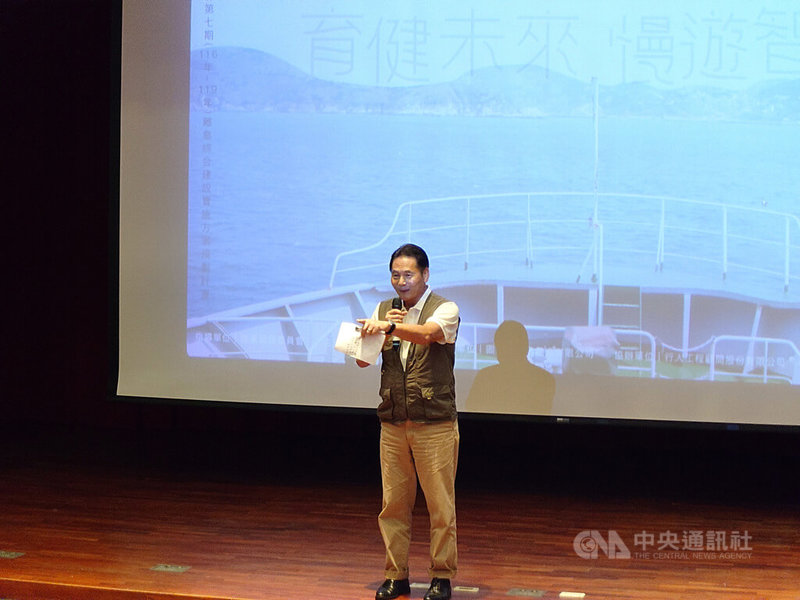 連江縣政府舉辦「馬祖2025永續發展研討會」,以永續、智慧與觀光等核心價值,重新思考下一階段施政重點。縣長王忠銘(圖)在29日下午的綜合論壇致詞時表示,受財劃法修正案影響,接下來將是一場「將預算奪回來的戰爭」,因為沒有經費,所有理想都只能是空想。中央社記者潘欣彤攝  114年8月29日