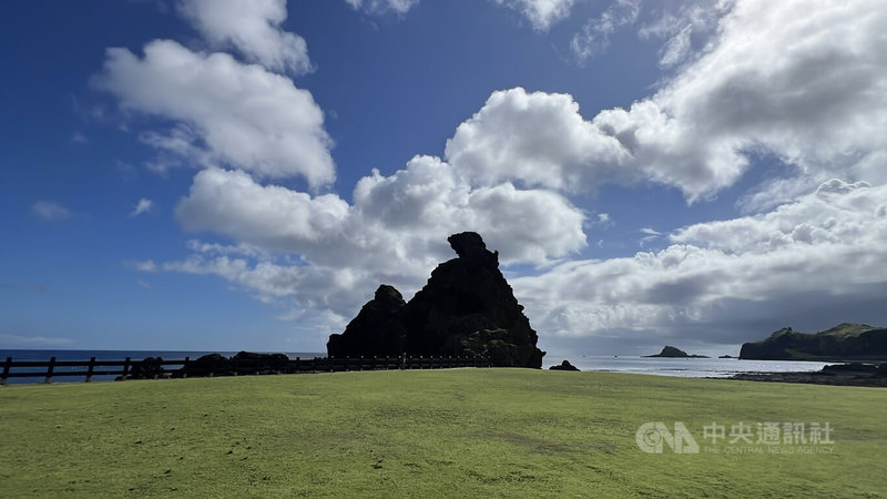 2025台東最美星空音樂會最後一場，30日晚間在綠島鄉人權紀念公園登場，台東縣政府歡迎民眾共享以海風潮聲為天然背景的戶外劇場。中央社記者盧太城台東攝 114年8月29日