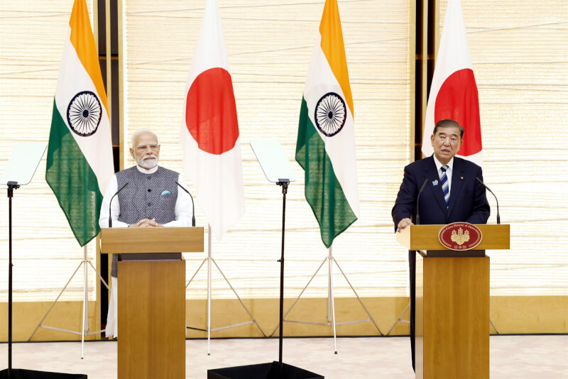 日本首相石破茂(右)29日在首相官邸與印度總理莫迪(左)會談。(共同社)