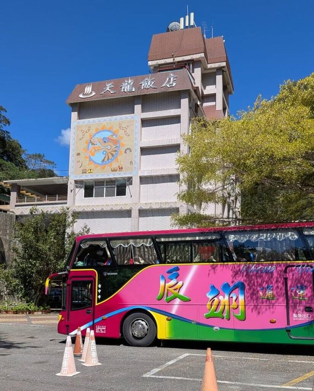 16年前莫拉克風災後,南橫公路東段大小工程不斷,交通管制,最後一個管制工程180.8公里處在日前結束,撤離大型機具,初來至利稻一路暢通,遊覽車到天龍吊橋不再受管制。(天龍飯店提供)中央社記者盧太城台東傳真 114年8月29日