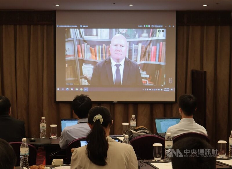 亞太和平研究基金會30日上午在福華大飯店召開「中共舉辦九三閱兵活動內外目的與意涵」座談會,美國傳統基金會亞洲研究中心資深研究員、前美國副國安顧問葉望輝(Steve Yates)透過視訊與會。中央社記者李雅雯攝 114年8月30日