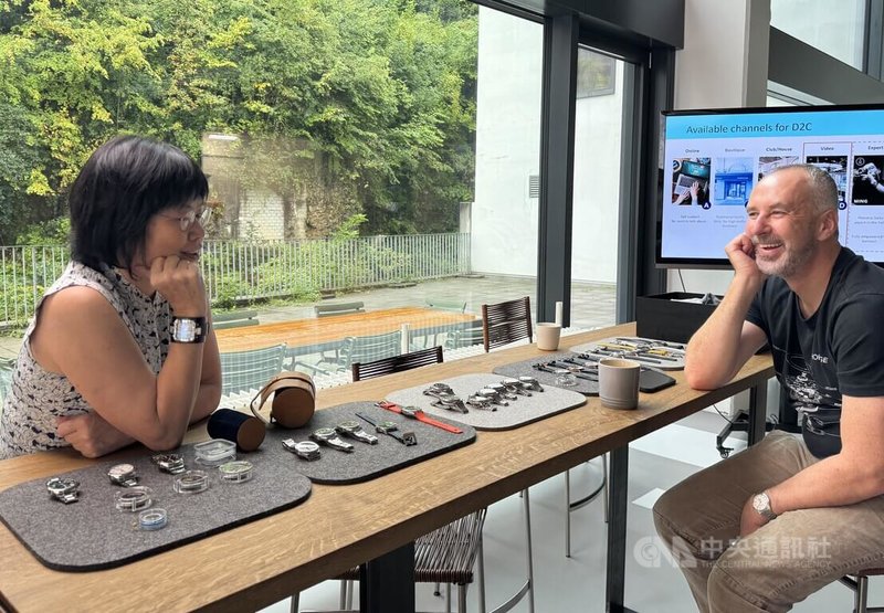 黃慈育與夫婿堅持專業,樂觀開朗,一同走過10年未曾獲利的低谷,如今在瑞士鐘錶業界異軍突起。中央社記者郭芳君比爾市攝 114年8月30日