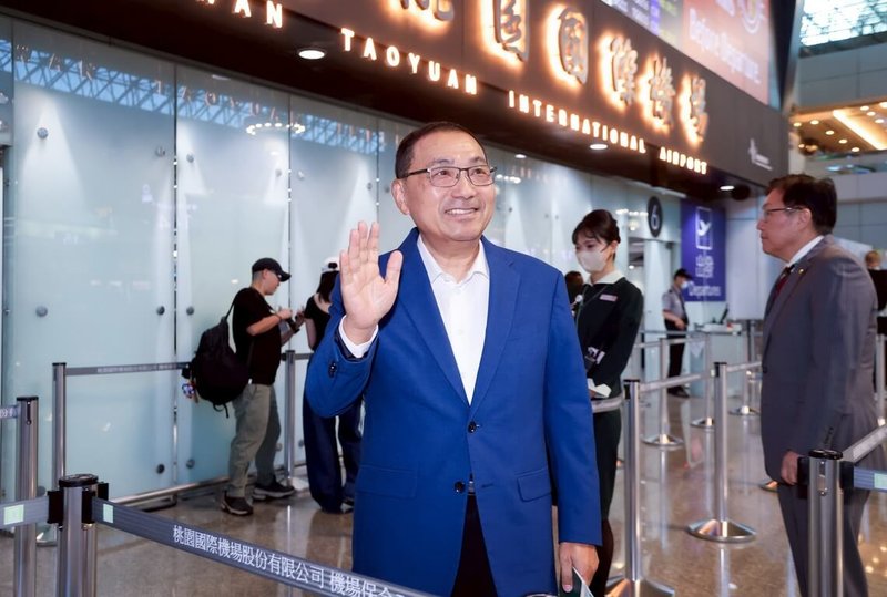 新北市長侯友宜(前)30日率領市府主管前往荷蘭、奧地利、捷克參訪,他表示,此行主要是關心智慧醫療、健康照護及城市規劃。(新北市府新聞局提供)中央社記者黃旭昇新北傳真 114年8月30日