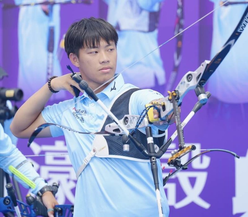 中華企業射箭聯賽30日是新濠建設主場日，陣中新秀好手吳侑恩在男團貢獻1勝，本季6場都是團體出賽，拿下4勝，賽前平均箭值有8.53分。（中華企業射箭聯賽提供）中央社記者黎建忠傳真  114年8月30日