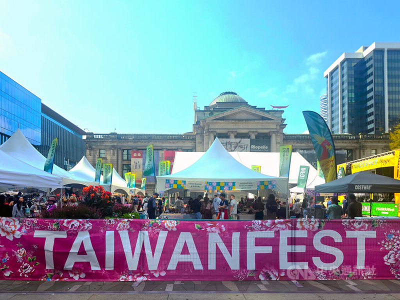 一年一度的台灣節在溫哥華登場，連續3天的活動包括文藝表演、展覽、講座、放映會、工作坊、親子活動及藝術家市集，讓人們深度認識台灣。中央社記者程愛芬溫哥華攝　114年8月31日