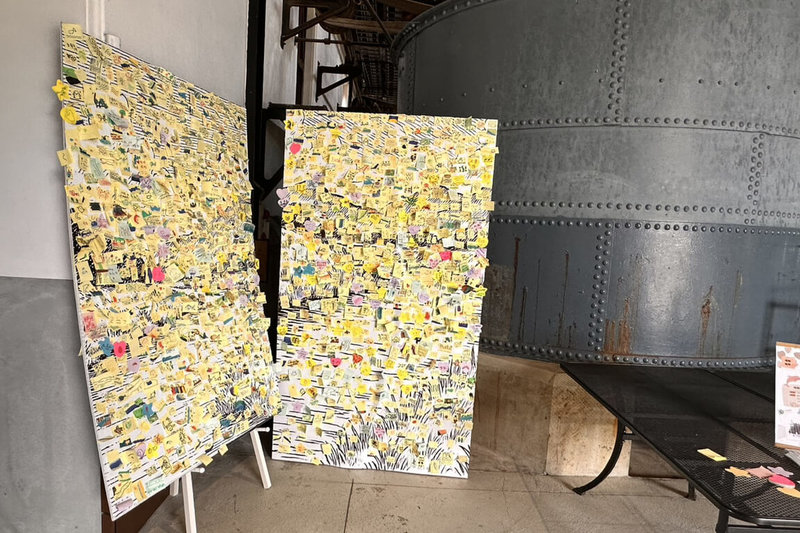 台南山上花園水道博物館舉辦微型互動展覽「你心目中的河流」,展期至31日止,供遊客張貼創作河流意象展板上累積超過3000張作品。(台南市文化局提供)中央社記者楊思瑞台南傳真  114年8月31日