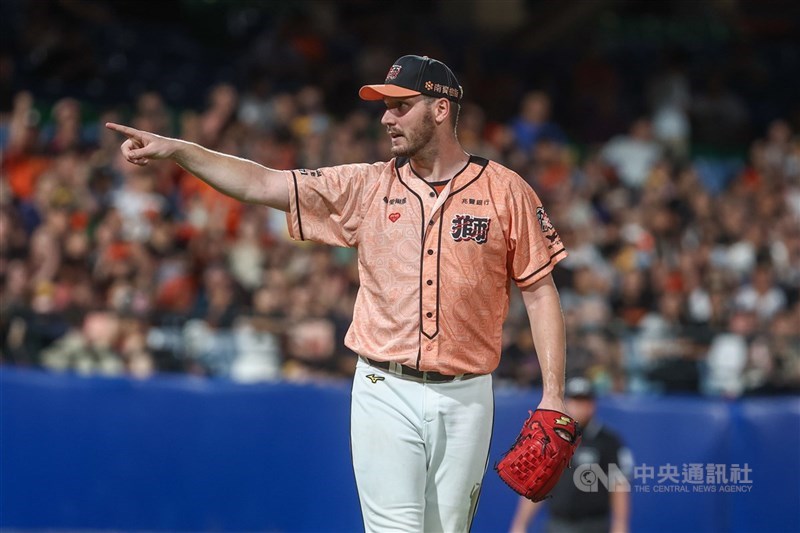 中華職棒統一獅隊31日決定割捨洋投布雷克（Brock Dykxhoorn）（圖），總教練林岳平希望他可以為未來做準備，不過布雷克坦言，心情百感交集、還是會難過。（中央社檔案照片）