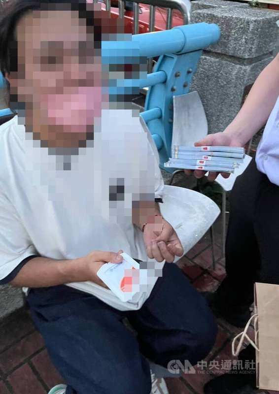 台中警方6月間網路巡邏時,發現有詐團以「高股息投資」等廣告吸引民眾加入群組,經員警誘出車手陳男(圖)逮人送辦,檢方日前依法起訴。(翻攝照片)中央社記者蘇木春傳真 114年8月31日