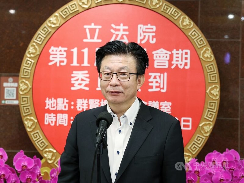 第11屆立法院第4會期1日上午8時開始報到,搶到頭香的民進黨立委郭國文表示,他是按照平時開會登記委員會發言的時間到立法院,沒有特別提早。中央社記者郭日曉攝 114年9月1日