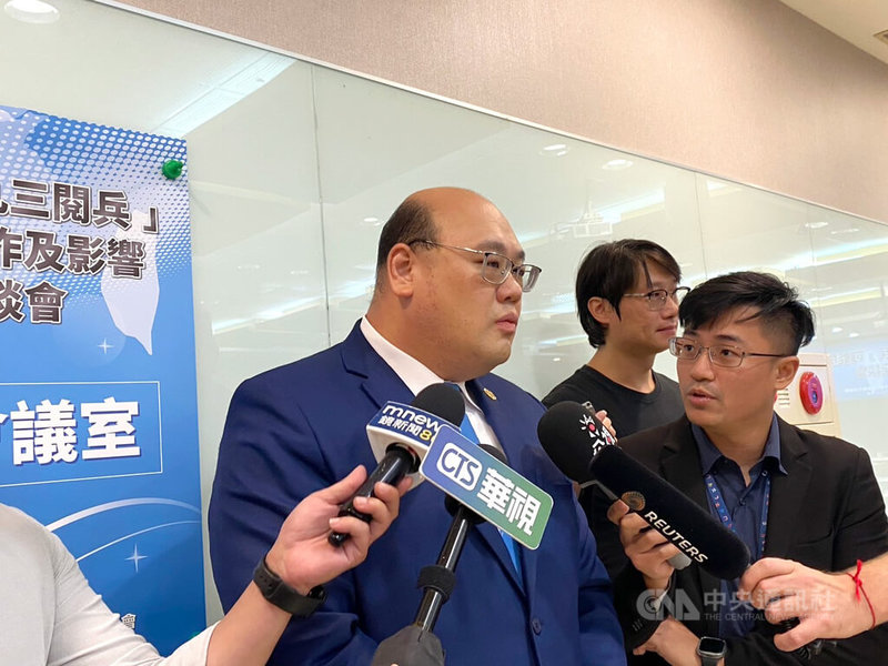 中華亞太菁英交流協會主辦的「中共『九三閱兵』可能操作及影響座談會」1日下午在台大校友會館舉行。淡江大學國際事務與戰略研究所副教授林穎佑在座談會前接受媒體採訪。中央社記者呂佳蓉攝　114年9月1日