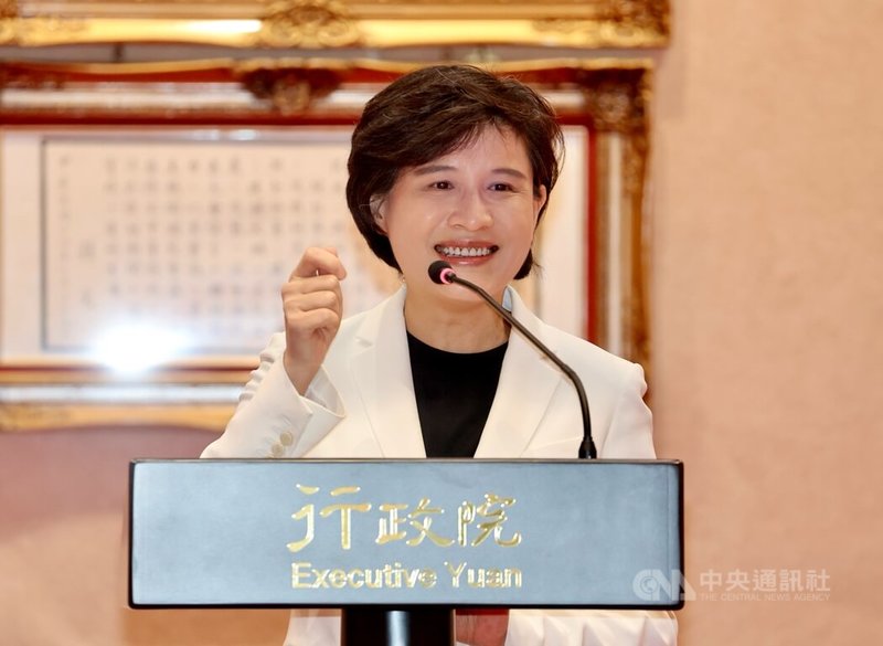 美國聯邦上訴法院裁定,美國總統川普引用「國際緊急經濟權力法」課徵關稅不合法。行政院副院長鄭麗君(圖)1日出席行政院祕書長交接典禮表示,依法院這次判決及另外頒布的命令,美國政府仍可對各國課徵對等關稅,談判團隊目標是為台灣產業爭取更好、更合理稅率,並密切、持續關注後續發展。中央社記者張皓安攝 114年9月1日