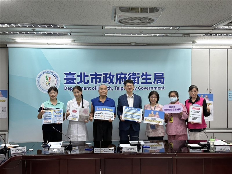 台北市衛生局1日舉行例行記者會表示,帶狀疱疹(俗稱皮蛇)好發於長者及免疫力低下族群,即日起提供符合資格者可享2劑帶狀疱疹疫苗全額補助。(台北市衛生局提供)