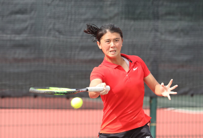 台灣網球女將吳芳嫺(圖)攜手匈牙利搭檔史托勒,生涯首度打進美國公開賽16強。(中央社檔案照片)