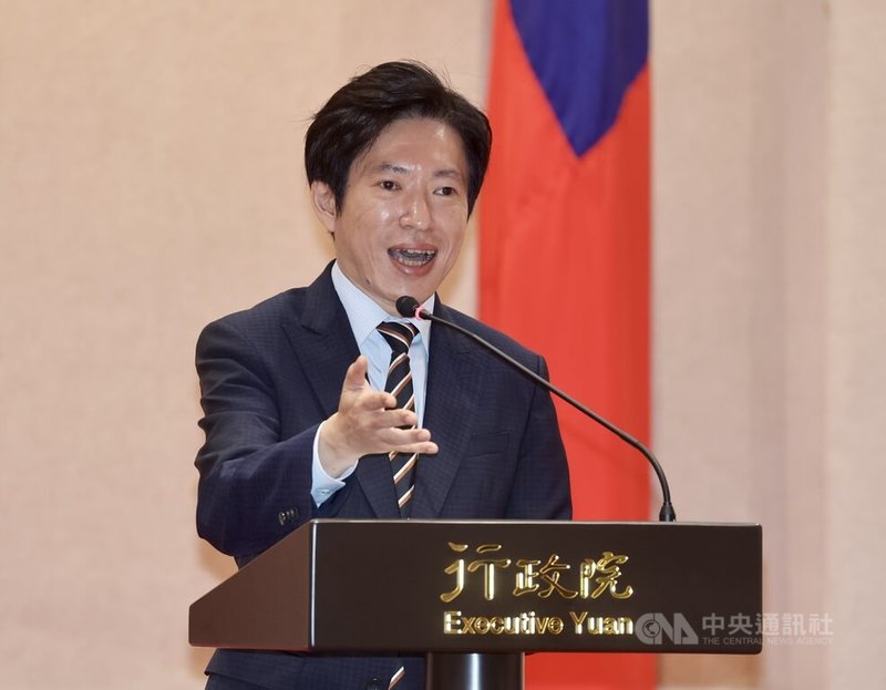 行政院1日上午舉行卸、新任祕書長交接典禮,新任祕書長張惇涵(圖)表示,他會做好「控球後衛」角色,並希望各部會首長能更站在第一線論述政策,直接和社會溝通。中央社記者張皓安攝 114年9月1日