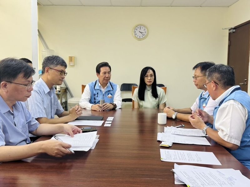 金門縣長陳福海（左3）2日率縣府相關人員赴立法院，與立委及中央部會相關人員共同探討地方缺工困境。（金門縣政府城鄉發展處提供）中央社記者張已亷傳真  114年9月2日