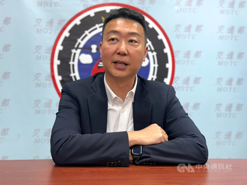 針對國道客運經營面臨困境,交通部長陳世凱(圖)2日指出,客運路線是過去擬定,現在則要依照需求來盤點,但這部分還需要時間,未來將會有些路線整併,讓中短程以國道客運為主,中長程則是高鐵或台鐵。中央社記者余曉涵攝 114年9月2日