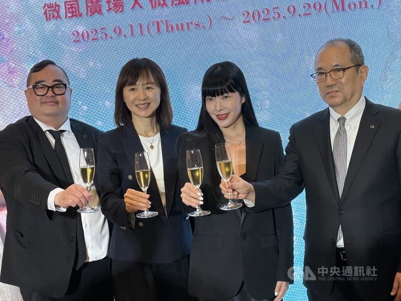 微風集團週年慶訂出新台幣58億業績目標,全年業績拚成長3%。右二為微風集團策略長廖曉喬。中央社記者曾智怡攝 114年9月2日