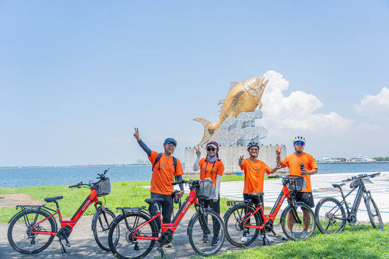 大鵬灣國家風景區管理處推廣綠色低碳旅遊,新推出2條Light One Bike單車遊程,邀請民眾以自行車結合生態導覽及文化體驗,深度慢遊屏東大鵬灣。(大鵬灣國家風景區管理處提供)中央社記者黃郁菁傳真 114年9月2日