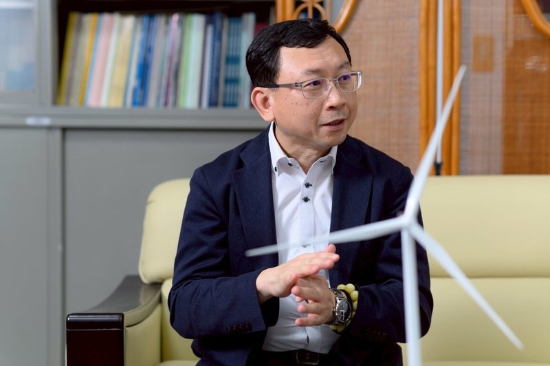 台大工學院院長江茂雄為台大離岸風力發電學分學程設立的重要推手,希望透過學程為台灣培育離岸風電的高階專業人才。(江茂雄提供)中央社記者許秩維傳真 114年9月2日