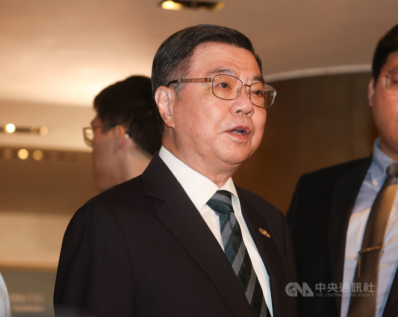 行政院長卓榮泰(圖)2日上午在台北出席「2025國際警察合作論壇-打擊跨境犯罪研討會」,媒體在會前聯訪詢問如何看民眾黨走讀活動造成警察受傷,卓榮泰表示,警察保護人民,所以法律必須保障警察,政府維護公權力的決心和做法,不容受到任何挑戰。中央社記者謝佳璋攝 114年9月2日