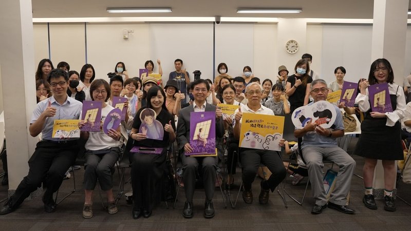 國家人權博物館與蔚藍文化攜手推出繪本「窗」與「我的奶奶,總是聽見奇怪的聲音」,盼透過孩子的眼光,讓更多人看見人權之路的篳路藍縷,3日在白色恐怖景美紀念園區舉行新書發表會。(國家人權博物館提供)中央社記者邱祖胤傳真 114年9月3日