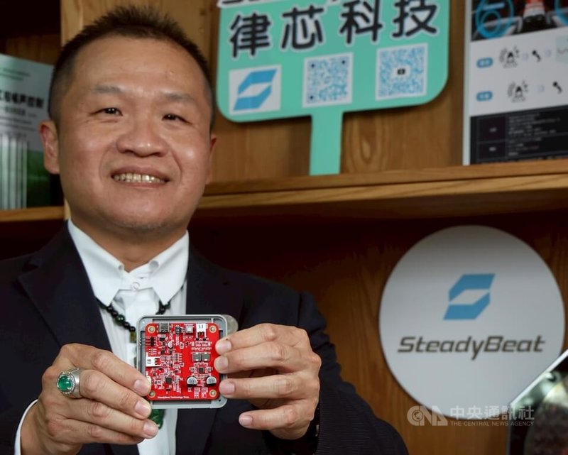 律芯董事長薛宗智表示,律芯第2代產品將導入AI自主學習,讓效能更好,在使用過程中不需要人為過度干預,預計2026年底前完成開發。中央社記者張新偉攝 114年9月3日