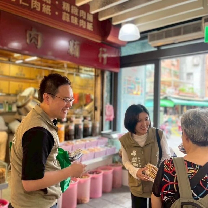 國家安全會議副秘書長趙怡翔(左)請辭台北市議員後,規劃由議員辦公室執行長劉品妡(右)投入參選,接手選民服務。(劉品妡提供)中央社記者劉建邦傳真 114年9月4日