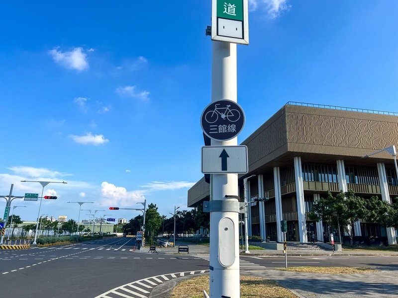 台南市政府規劃「雙館自行車道」增為「三館自行車道」,串聯國立台灣歷史博物館、市圖總館及奇美博物館,總長從40公里增至58公里。(台南市政府提供)中央社記者張榮祥台南傳真 114年9月4日