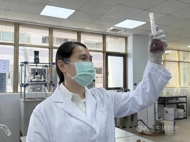 安美洛分子科技將胺基酸與金屬結合,研發出新型「胺基酸螯合肥料」,為農業的病蟲害問題帶來全新解方。中央社記者李宗憲攝 114年9月4日