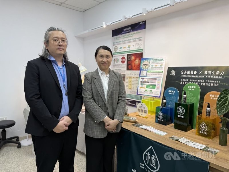 安美洛分子科技執行長李怡禛(右)致力於利用科學技術推動永續農業。中央社記者李宗憲攝 114年9月4日