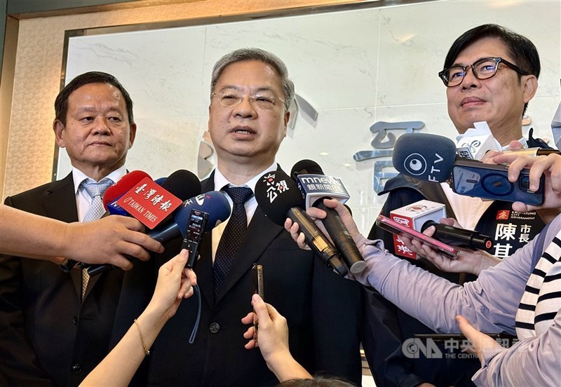 電價和最低工資審議會將於9月下旬召開,經濟部長龔明鑫表示,尊重審議機制與結果,但近期大量解僱和失業人數等數字增加,「這是實質上的數字,不是預測」,經濟部會將相關資訊提供最低工資審議會的委員參考。(中央社檔案照片)