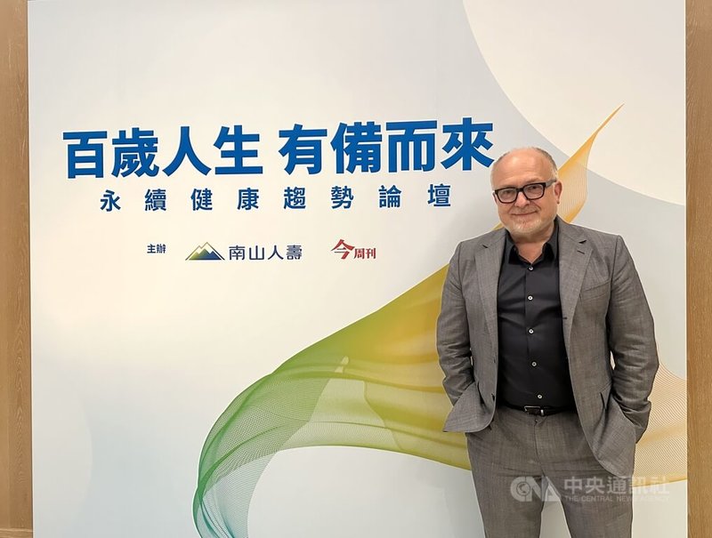 南山人壽5日舉辦永續健康趨勢論壇,特別邀請全球長壽研究領域權威、現任倫敦商學院經濟學教授安德魯.史考特(Andrew J. Scott)(圖)來台灣發表專題演講,分享對於百歲人生的觀察與研究成果。中央社記者蘇思云攝 114年9月5日