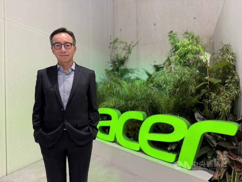 電腦品牌廠宏碁營運長高樹國受訪表示,個人電腦中央處理器(CPU)的世代更迭加速,新舊世代同時共存,導致品牌商更難準確備貨,需考量多重因素以減少缺貨或庫存過剩的風險。中央社記者吳家豪柏林攝 114年9月5日