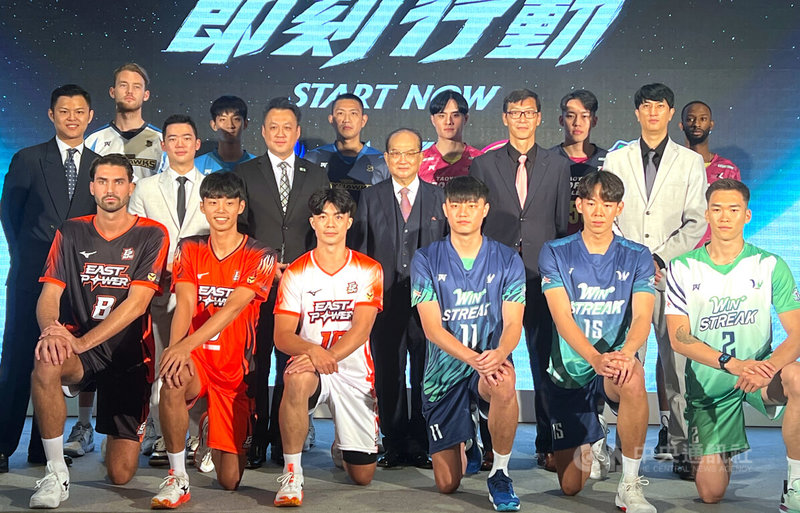 台灣職業排球聯盟(TPVL)5日舉行「TPVL元年開季記者會」,首週賽事預計27、28日在北市大天母體育館展開,成台灣排球邁向職業化的重要里程碑。中央社記者陳容琛攝 114年9月5日