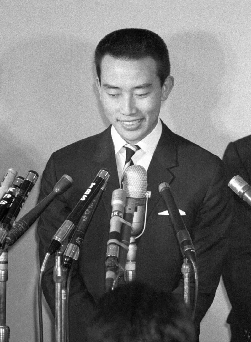 圖為歌手橋幸夫1966年獲得日本唱片大賞。(共同社)