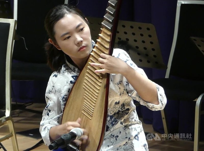 崇正國樂團在雪梨演出,琵琶樂手李乃亘指出,「國樂」絕非侷限於來自中國的音樂,相反地,傳統樂器隨著人們遷移流散到世界各地後,也會各自就地發展出各具特色的多元風貌。中央社記者丘德真雪梨攝 114年9月6日