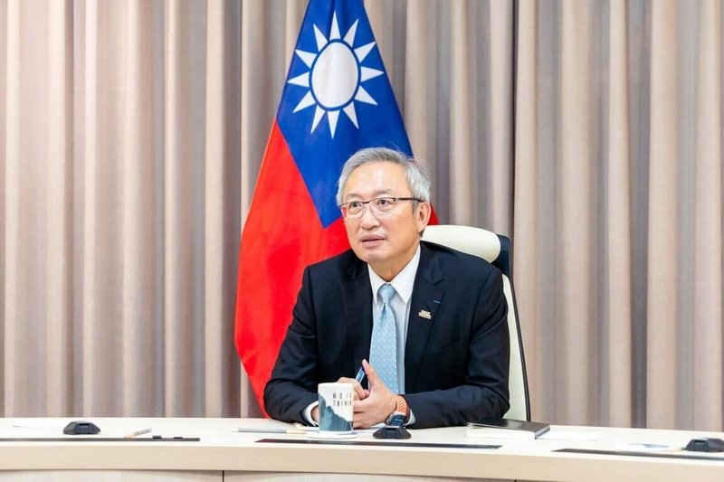 外交部政務次長吳志中日前接受法國「論壇報」視訊專訪,相關報導於5日刊出。(外交部提供)中央社記者吳書緯傳真 114年9月6日