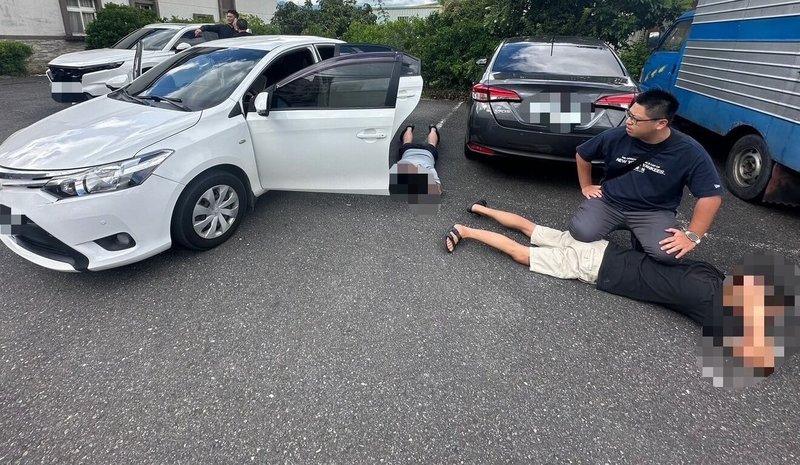 潘姓男子5日在宜蘭市住家附近遭人勒頸強押上車,警方獲報偵辦,發現犯嫌又將車開回原地,立即上前救人,逮捕4嫌,2小時內迅速破案。(讀者提供)中央社記者王朝鈺傳真 114年9月6日