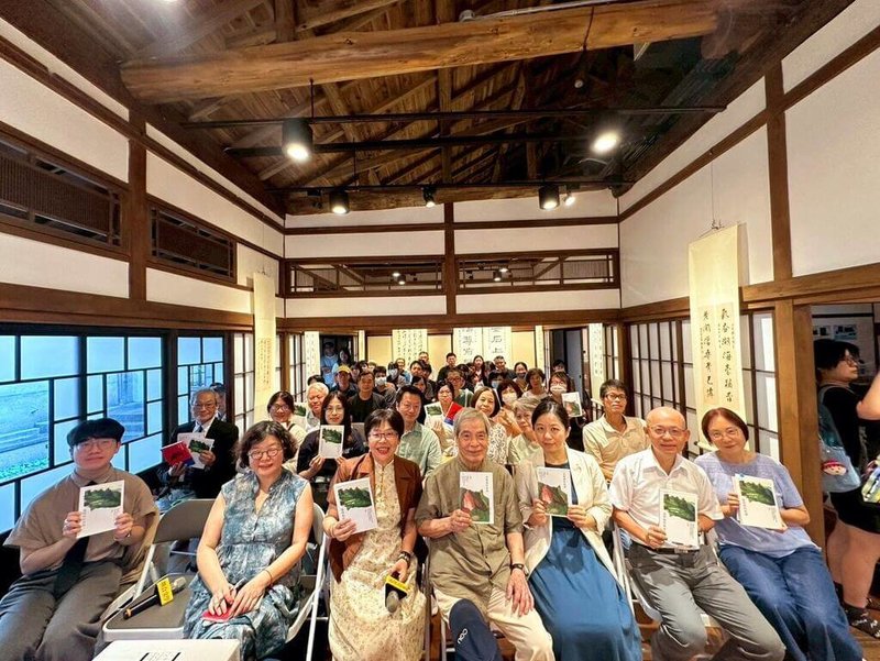 已故作家李渝「溫州街的故事」、「金絲猿的故事」導讀分享會，6日在台北「臺靜農人文會館」舉行，由作家楊佳嫻（右3）主講。（聯合文學出版社提供）中央社記者邱祖胤傳真 114年9月7日