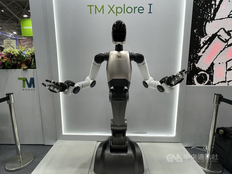 SEMICON Taiwan 2025國際半導體展本週登場,特別規劃微機電暨感測器論壇,探討機器人感測元件技術應用。 圖為達明的人形機器人產品。中央社記者鍾榮峰攝 114年9月7日