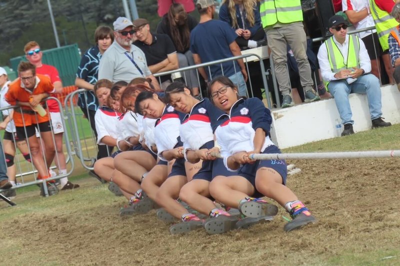 在英國諾丁漢舉行的世界室外拔河錦標賽,台灣代表隊7日在女子500公斤冠軍戰擊敗瑞士,不但順利摘下金牌,還完成4連霸。(中華民國拔河運動協會提供)中央社記者黎建忠傳真114年9月7日