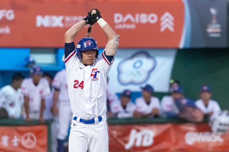 U18世界盃棒球賽台灣7日迎戰巴拿馬，7局下，台灣隊張育豪（圖）敲出右外野方向再見安打，助隊搶下勝利。（中華民國棒球協會提供）中央社記者謝靜雯傳真　114年9月7日