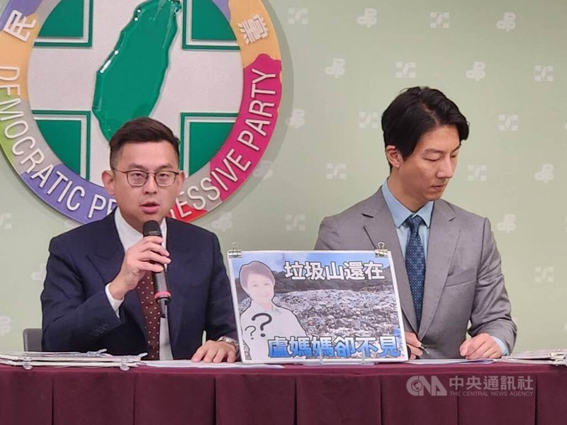 民進黨發言人吳崢(右起)、卓冠廷8日召開記者會,質疑台中市長盧秀燕迴避垃圾山問題。中央社記者葉素萍攝 114年9月8日