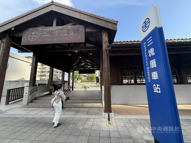 高雄市觀光局今年首場「乘風而騎」單車活動21日將登場,特別規劃「三民火車快飛單車微旅行」,以台鐵三塊厝車站為起點,讓民眾探索高雄的工業歷史與文化魅力。中央社記者董俊志攝 114年9月8日