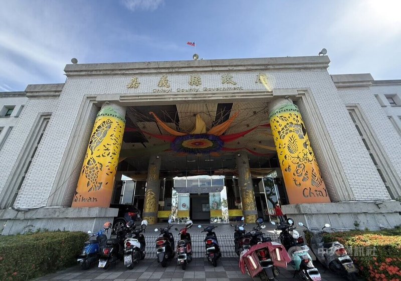 嘉義縣政府處理看護移工遭雇主家屬性侵害案時，未依法調查與處理，且未能及時保護受害人權益，監察院日前提案糾正；縣府8日鄭重致歉。圖為嘉縣府外觀。中央社記者黃國芳攝　114年9月8日