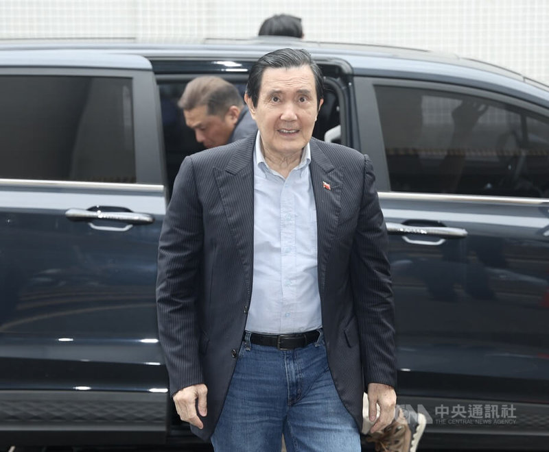 前中國國民黨主席馬英九等涉低價出脫三中及舊黨部大樓，一審獲判無罪，二審台灣高等法院8日續開辯論庭，圖為馬英九（前）出庭。中央社記者劉世怡攝　114年9月8日