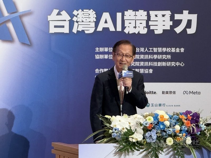 電腦品牌廠華碩董事長施崇棠9日出席台灣人工智慧(AI)年會發表專題演講指出,台灣迫切需要深耕型AI人才,對主流開源模型必須有透徹理解與強化能力,確保技術長才能夠快速轉化為市場優勢。中央社記者吳家豪攝 114年9月9日