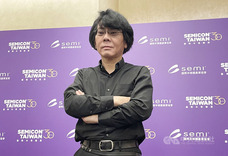 SEMI國際半導體展論壇9日持續登場,被譽為「日本人形機器人之父」的日本大阪大學教授石黑浩(圖)受訪表示,台灣在半導體有優勢,可布局人形機器人多元應用。 中央社記者鍾榮峰攝 114年9月9日